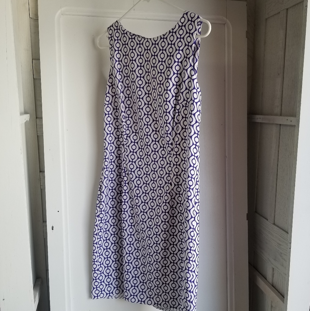 Navy Blue / Crisp White Sleeveless Sheath Dress